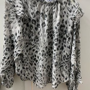 XS Petite blouse in print, excellent condition.